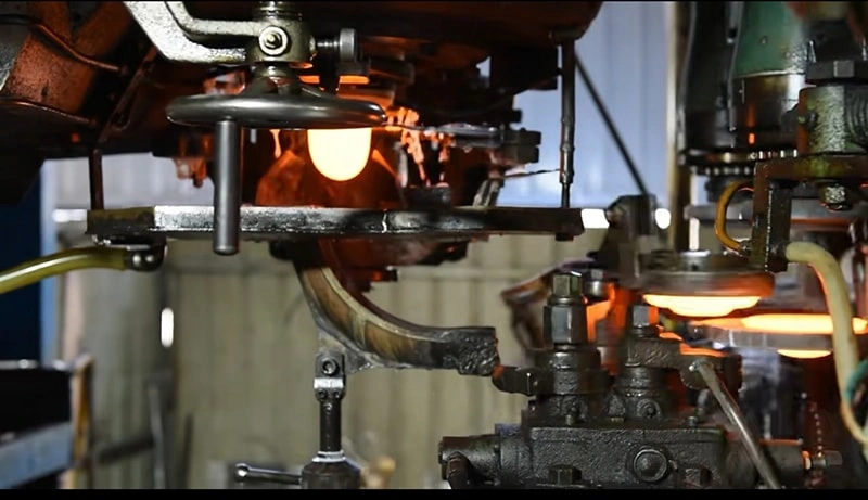 Man-blown Crystall glass VS Machine-made Crystal glass 图片58 拷贝.webp
