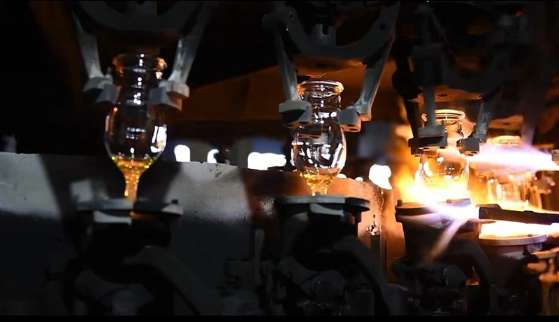 Man-blown Crystall glass VS Machine-made Crystal glass 图片60 拷贝.webp